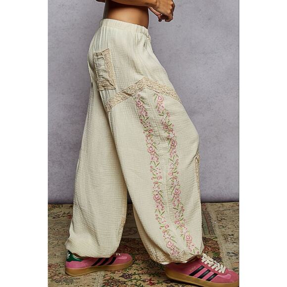 POL Floral Embroidered Lace Trim Detail Drawstring Waist Jogger Pants | Cream - Picture 3 of 4